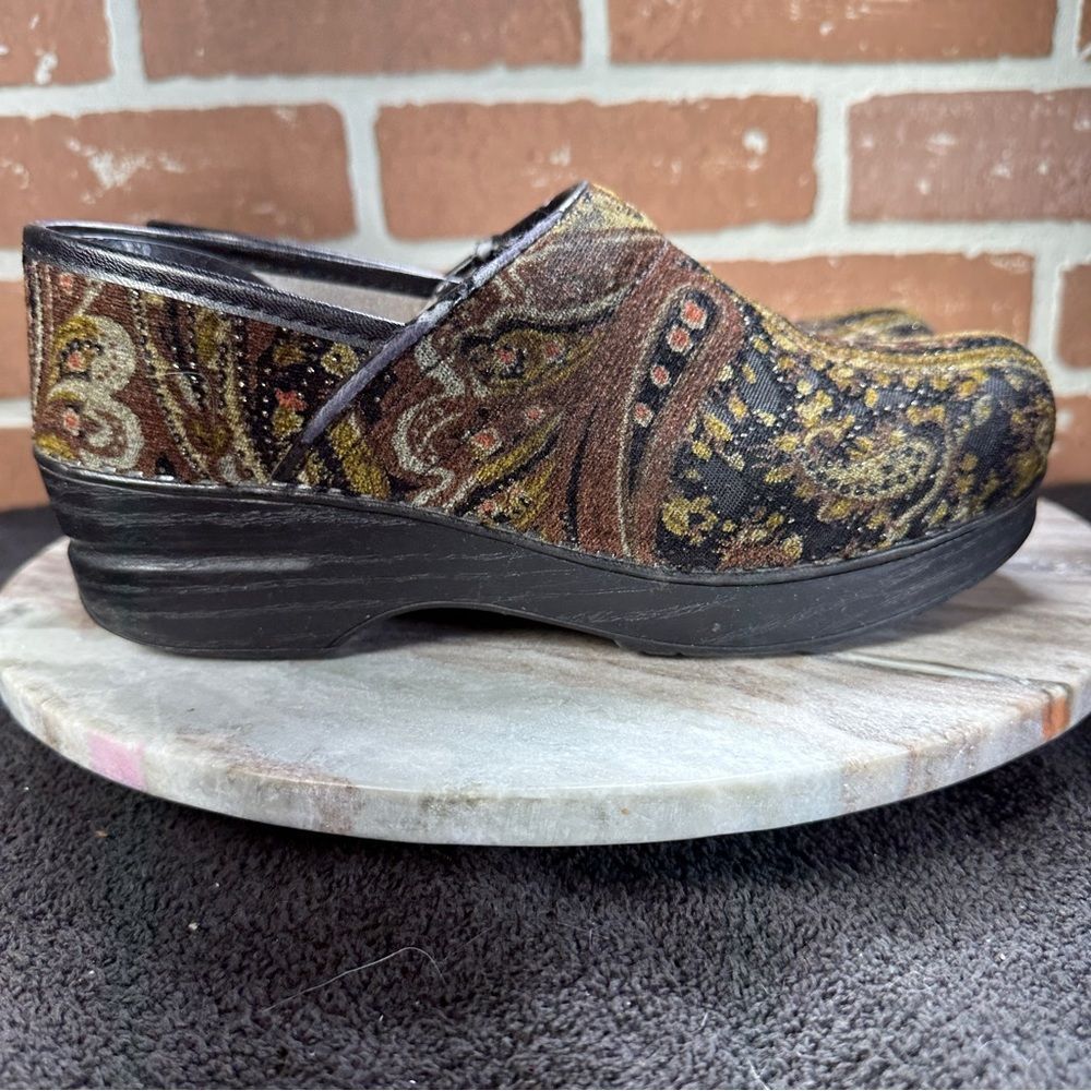 Dansko Womens Clogs Womens Size 7 EU 37 Paisly Comfort Nursing Shoes.